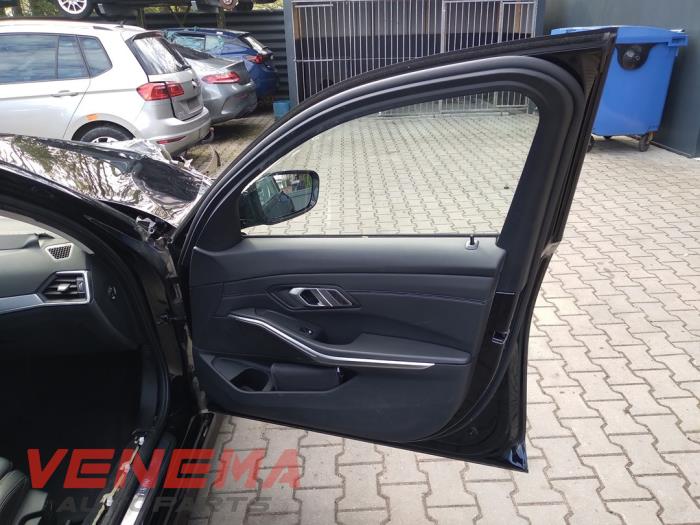 BMW 3 serie Touring 320e xDrive 2.0 TwinPower Turbo 16V Vehículo de desguace (2022, Negro)
