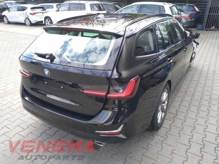 BMW 3 serie Touring 320e xDrive 2.0 TwinPower Turbo 16V Vehículo de desguace (2022, Negro)