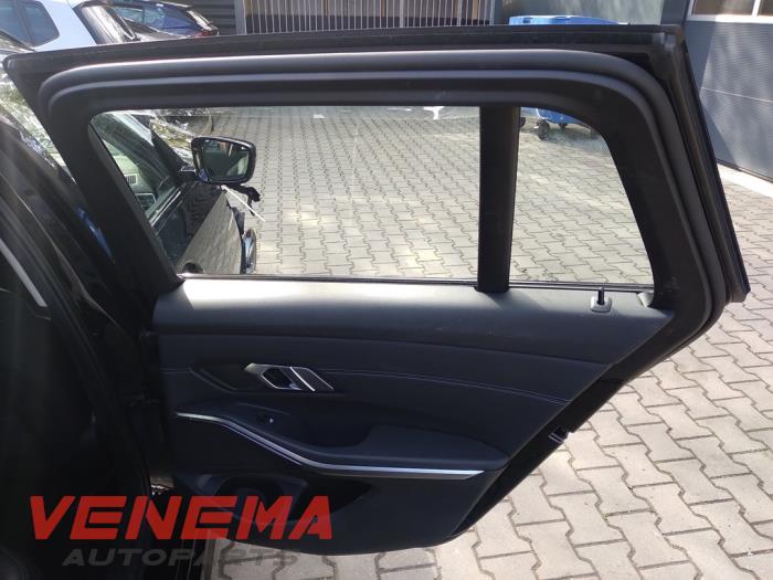 BMW 3 serie Touring 320e xDrive 2.0 TwinPower Turbo 16V Vehículo de desguace (2022, Negro)