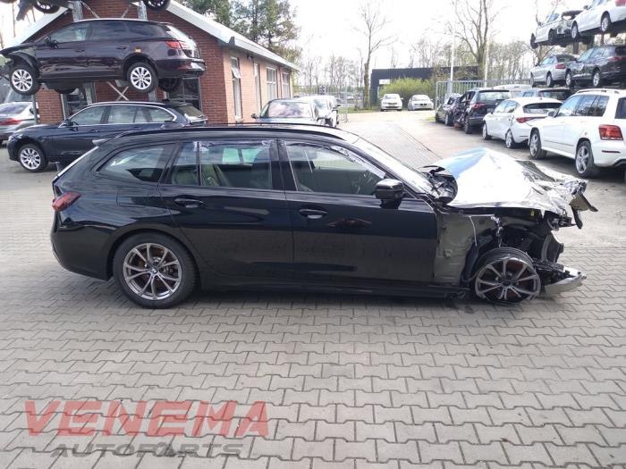 BMW 3 serie Touring 320e xDrive 2.0 TwinPower Turbo 16V Vehículo de desguace (2022, Negro)