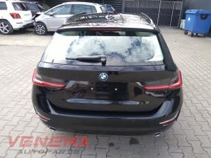 BMW 3 serie Touring 320e xDrive 2.0 TwinPower Turbo 16V Vehículo de desguace (2022, Negro)
