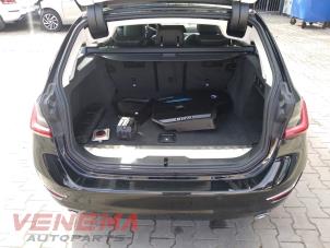 BMW 3 serie Touring 320e xDrive 2.0 TwinPower Turbo 16V Vehículo de desguace (2022, Negro)
