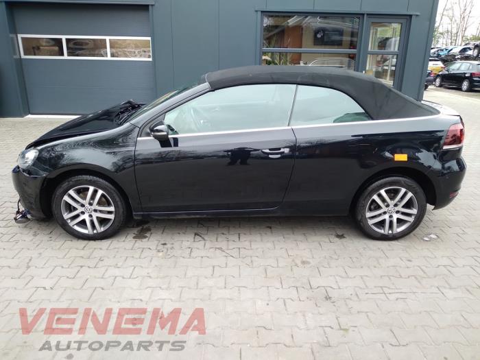 Volkswagen Golf VI Cabrio 1.4 TSI 122 16V Samochód złomowany (2013, Czarny)