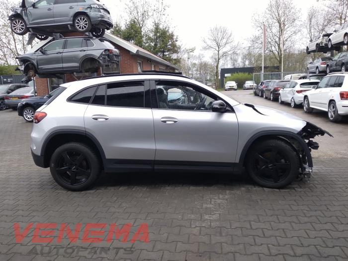 Mercedes GLA 1.3 200 Turbo 16V Épave (2022, Gris)