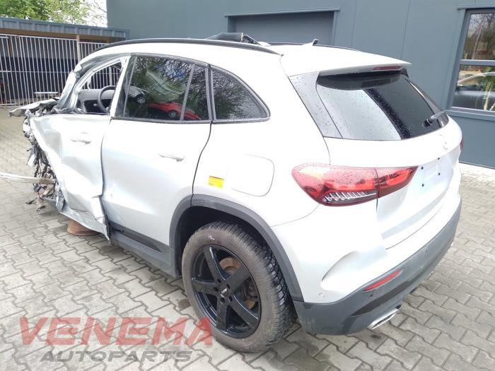 Mercedes GLA 1.3 200 Turbo 16V Épave (2022, Gris)