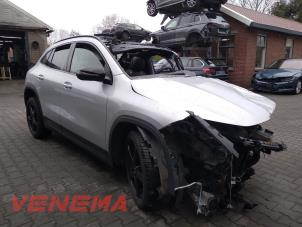Mercedes GLA 1.3 200 Turbo 16V Épave (2022, Gris)