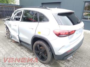 Mercedes GLA 1.3 200 Turbo 16V Épave (2022, Gris)