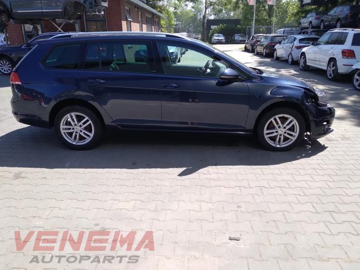 Volkswagen Golf VII Variant 1.6 TDI BlueMotion 16V Épave (2016, Bleu)