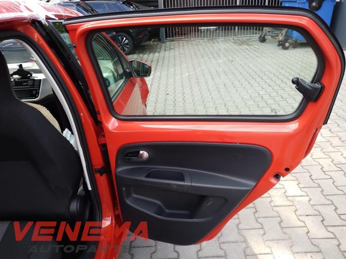 Volkswagen Up! 1.0 TSI 12V Skrotfordon (2018, ORANJE)