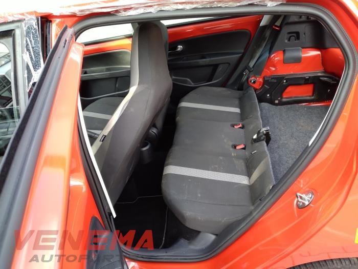Volkswagen Up! 1.0 TSI 12V Skrotfordon (2018, ORANJE)