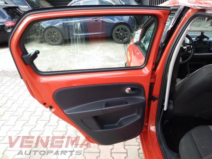 Volkswagen Up! 1.0 TSI 12V Skrotfordon (2018, ORANJE)