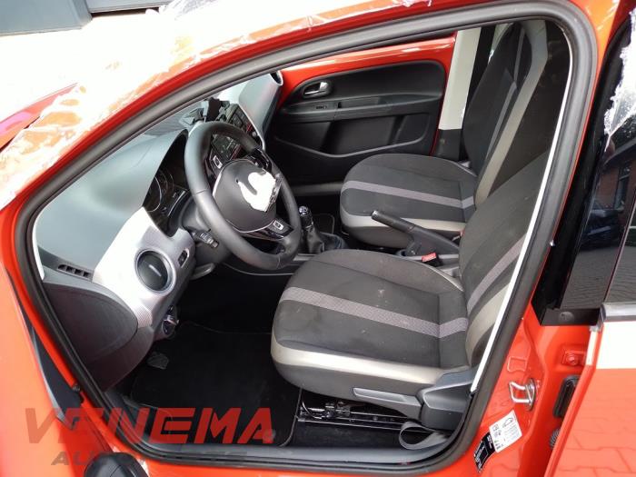 Volkswagen Up! 1.0 TSI 12V Skrotfordon (2018, ORANJE)