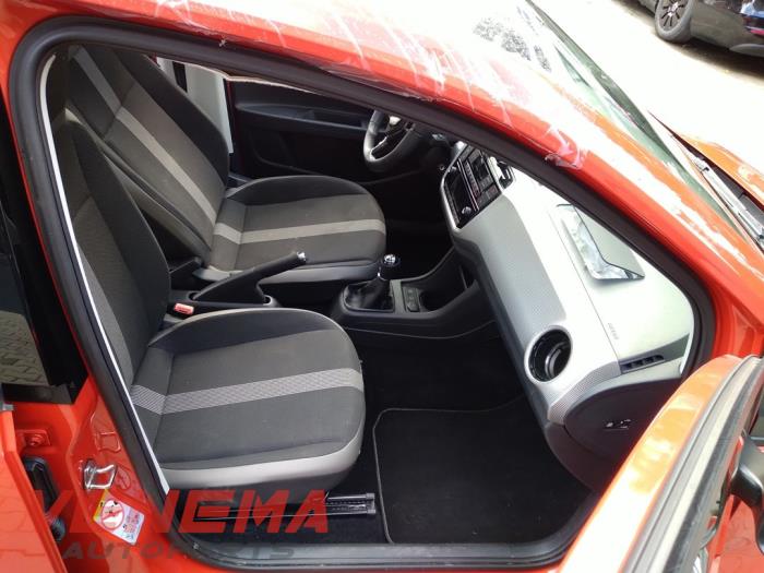 Volkswagen Up! 1.0 TSI 12V Skrotfordon (2018, ORANJE)