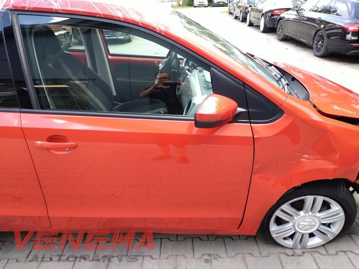 Volkswagen Up! 1.0 TSI 12V Skrotfordon (2018, ORANJE)