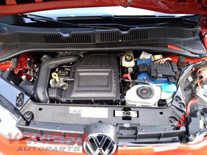 Volkswagen Up! 1.0 TSI 12V Skrotfordon (2018, ORANJE)