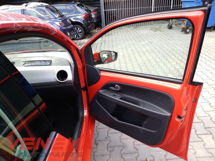 Volkswagen Up! 1.0 TSI 12V Skrotfordon (2018, ORANJE)