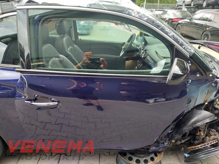 Opel Adam 1.0 Ecotec 12V SIDI Turbo Samochód złomowany (2017, Niebieski)