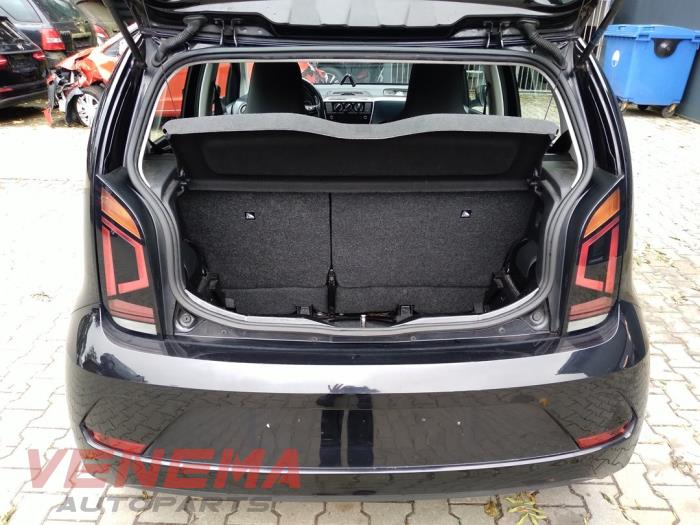 Volkswagen Up! 1.0 12V 75 Samochód złomowany (2018, Metalik, Czarny)