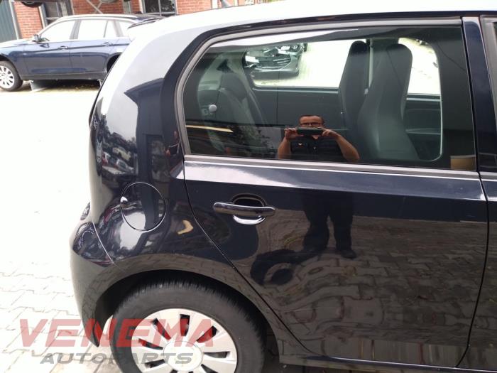Volkswagen Up! 1.0 12V 75 Samochód złomowany (2018, Metalik, Czarny)