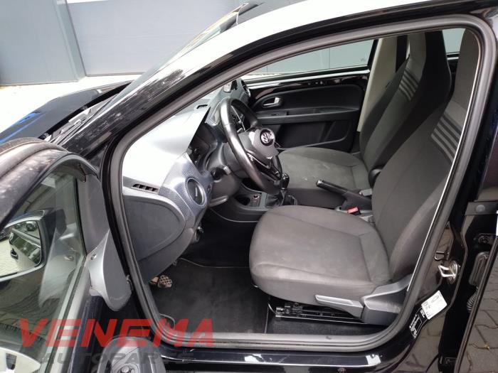 Volkswagen Up! 1.0 12V 75 Samochód złomowany (2018, Metalik, Czarny)