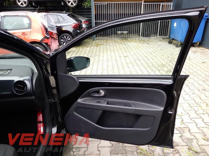 Volkswagen Up! 1.0 12V 75 Samochód złomowany (2018, Metalik, Czarny)