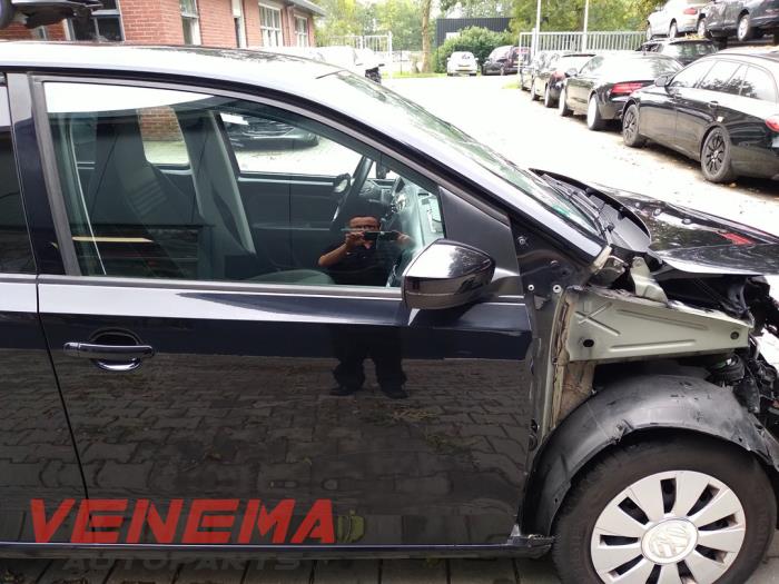 Volkswagen Up! 1.0 12V 75 Samochód złomowany (2018, Metalik, Czarny)