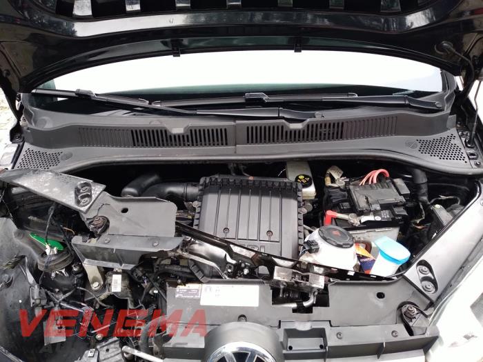 Volkswagen Up! 1.0 12V 75 Samochód złomowany (2018, Metalik, Czarny)