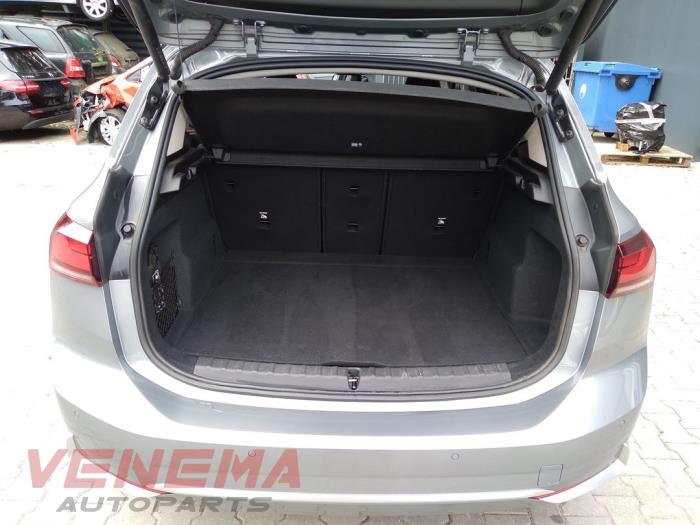 BMW 2 serie Active Tourer 218i 1.5 TwinPower Turbo 12V Samochód złomowany (2024, Szary)