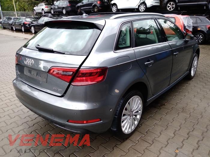 Audi A3 Sportback 1.4 TFSI 16V e-tron Samochód złomowany (2015, Szary)
