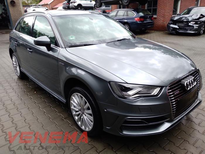 Audi A3 Sportback 1.4 TFSI 16V e-tron Samochód złomowany (2015, Szary)