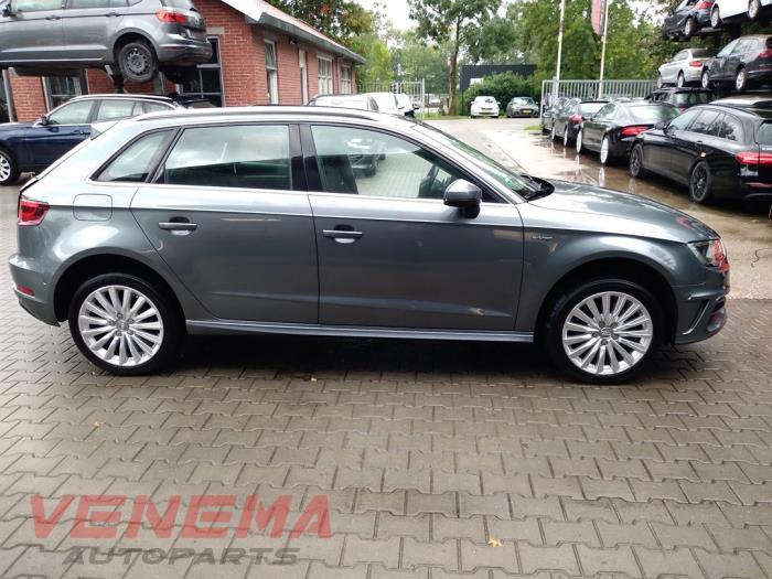 Audi A3 Sportback 1.4 TFSI 16V e-tron Samochód złomowany (2015, Szary)