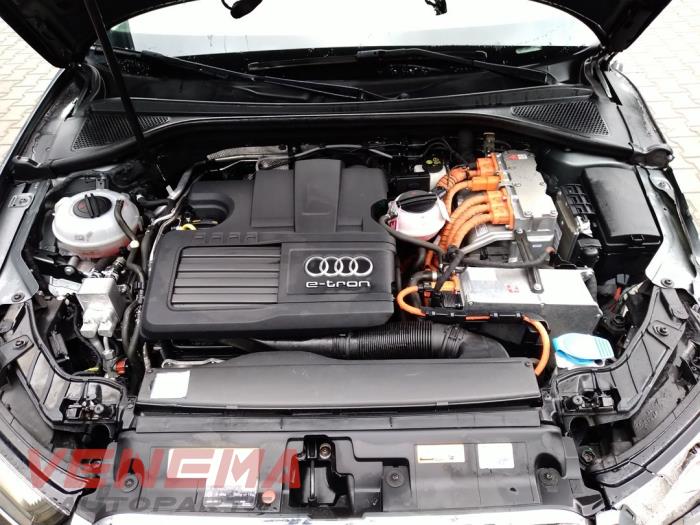 Audi A3 Sportback 1.4 TFSI 16V e-tron Samochód złomowany (2015, Szary)