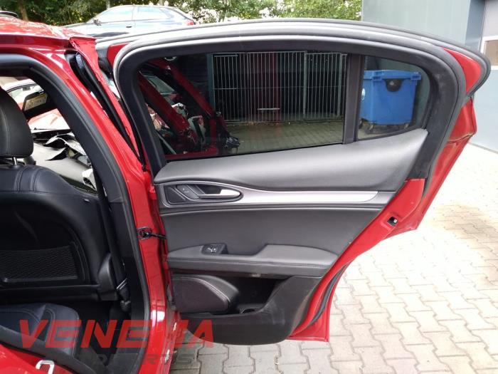 Alfa Romeo Stelvio 2.0 T 16V Q4 Samochód złomowany (2022, Czerwony)