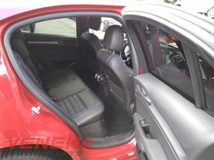 Alfa Romeo Stelvio 2.0 T 16V Q4 Samochód złomowany (2022, Czerwony)