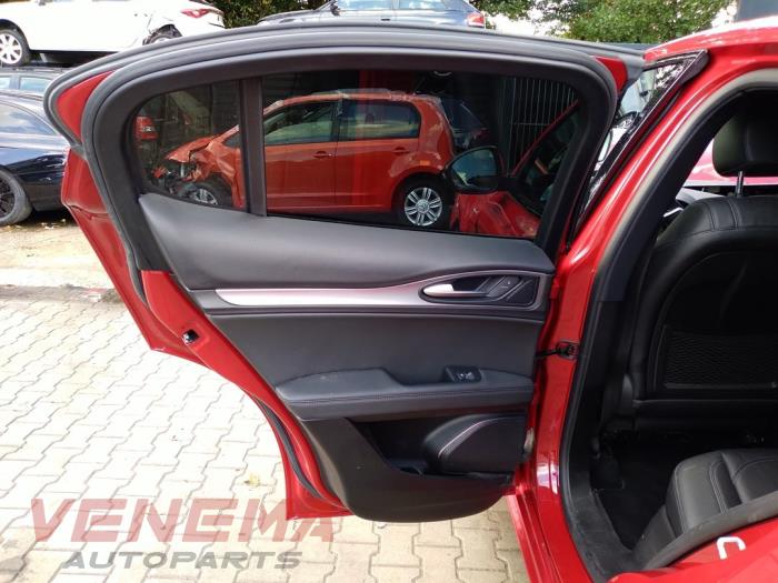 Alfa Romeo Stelvio 2.0 T 16V Q4 Samochód złomowany (2022, Czerwony)