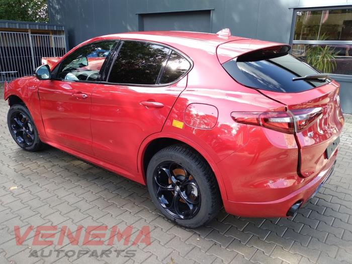 Alfa Romeo Stelvio 2.0 T 16V Q4 Samochód złomowany (2022, Czerwony)