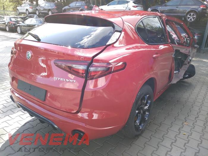 Alfa Romeo Stelvio 2.0 T 16V Q4 Samochód złomowany (2022, Czerwony)