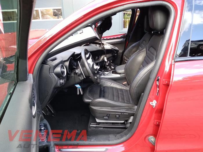 Alfa Romeo Stelvio 2.0 T 16V Q4 Samochód złomowany (2022, Czerwony)