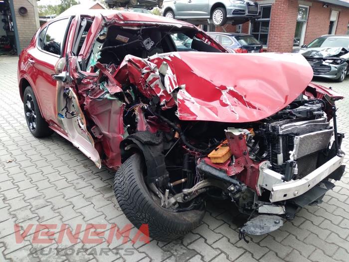 Alfa Romeo Stelvio 2.0 T 16V Q4 Samochód złomowany (2022, Czerwony)