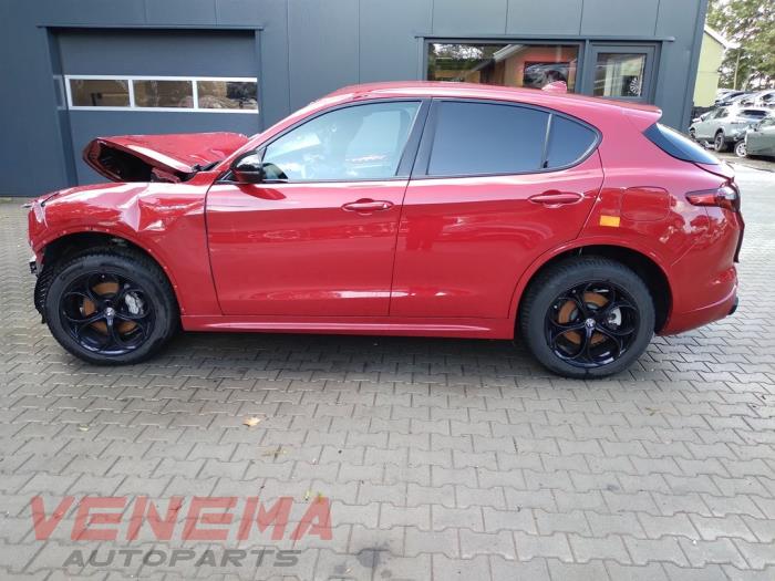 Alfa Romeo Stelvio 2.0 T 16V Q4 Samochód złomowany (2022, Czerwony)
