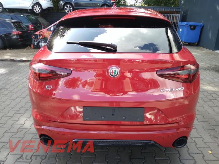 Alfa Romeo Stelvio 2.0 T 16V Q4 Samochód złomowany (2022, Czerwony)