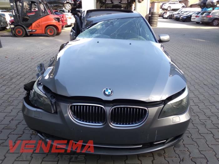BMW 5 serie 550i 32V Samochód złomowany (2008, Szary)
