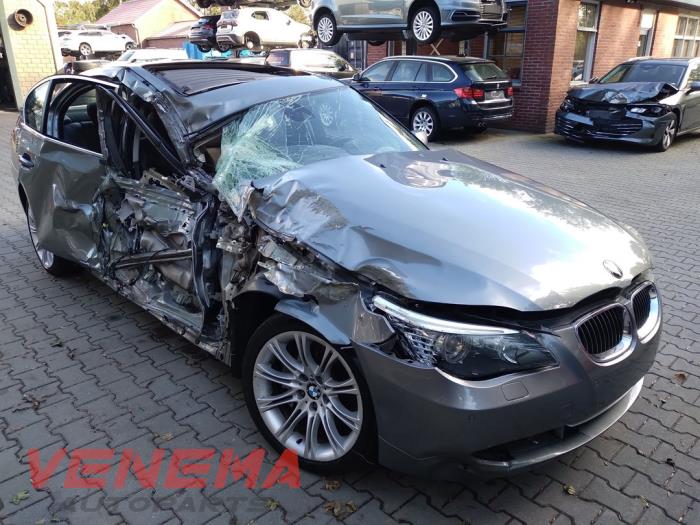 BMW 5 serie 550i 32V Samochód złomowany (2008, Szary)