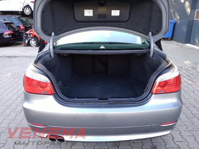 BMW 5 serie 550i 32V Samochód złomowany (2008, Szary)