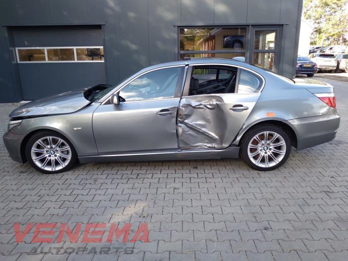 BMW 5 serie 550i 32V Samochód złomowany (2008, Szary)
