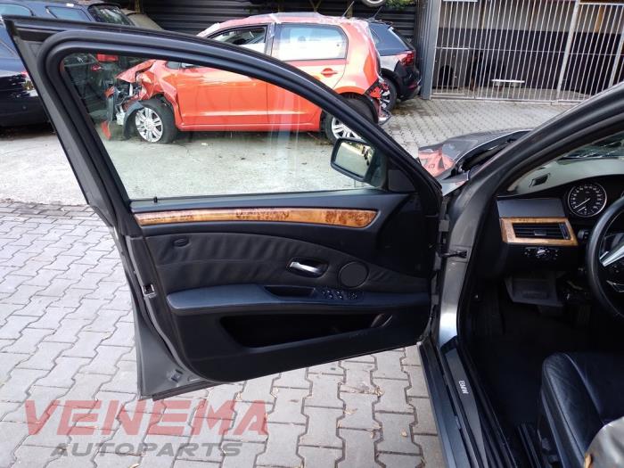 BMW 5 serie 550i 32V Samochód złomowany (2008, Szary)