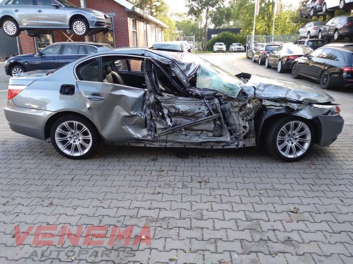 BMW 5 serie 550i 32V Samochód złomowany (2008, Szary)