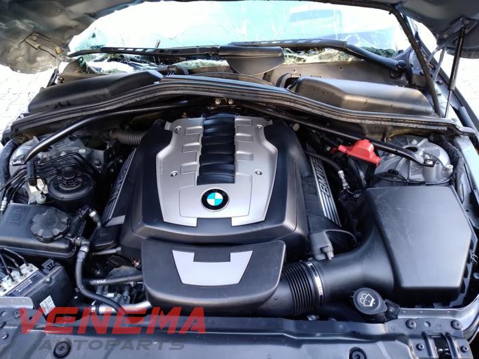 BMW 5 serie 550i 32V Samochód złomowany (2008, Szary)