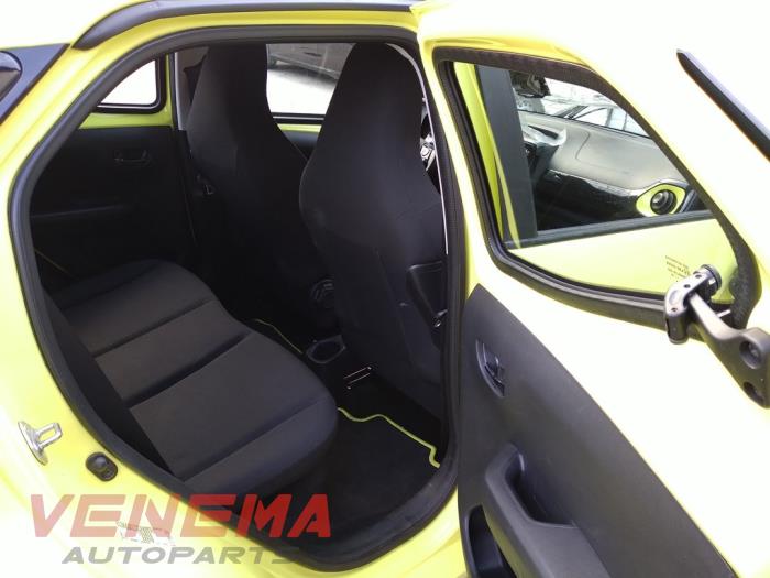 Toyota Aygo 1.0 12V VVT-i Samochód złomowany (2017, Zólty)