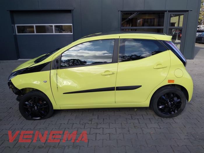 Toyota Aygo 1.0 12V VVT-i Samochód złomowany (2017, Zólty)